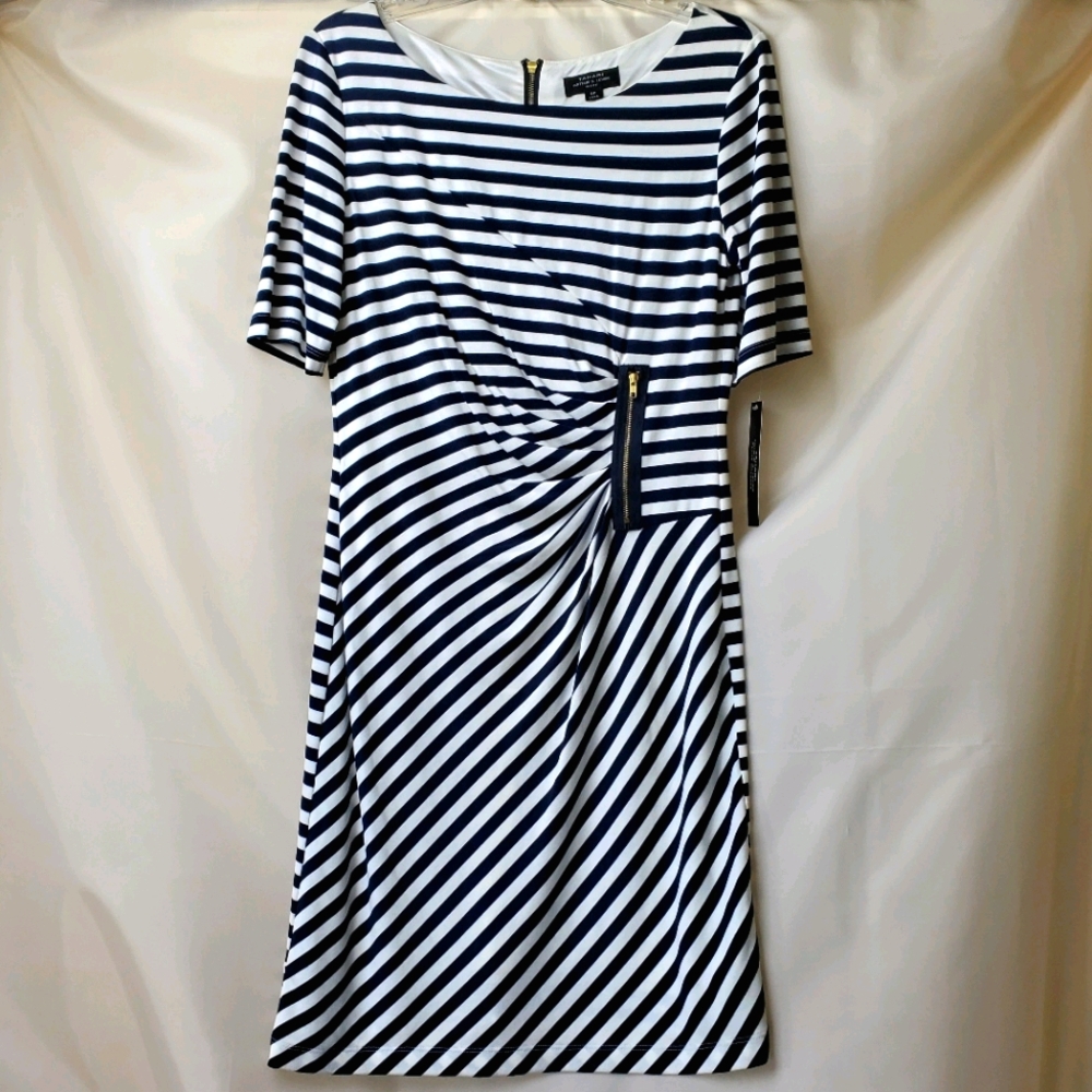 Tahari by Arthur S. Levine Navy/White